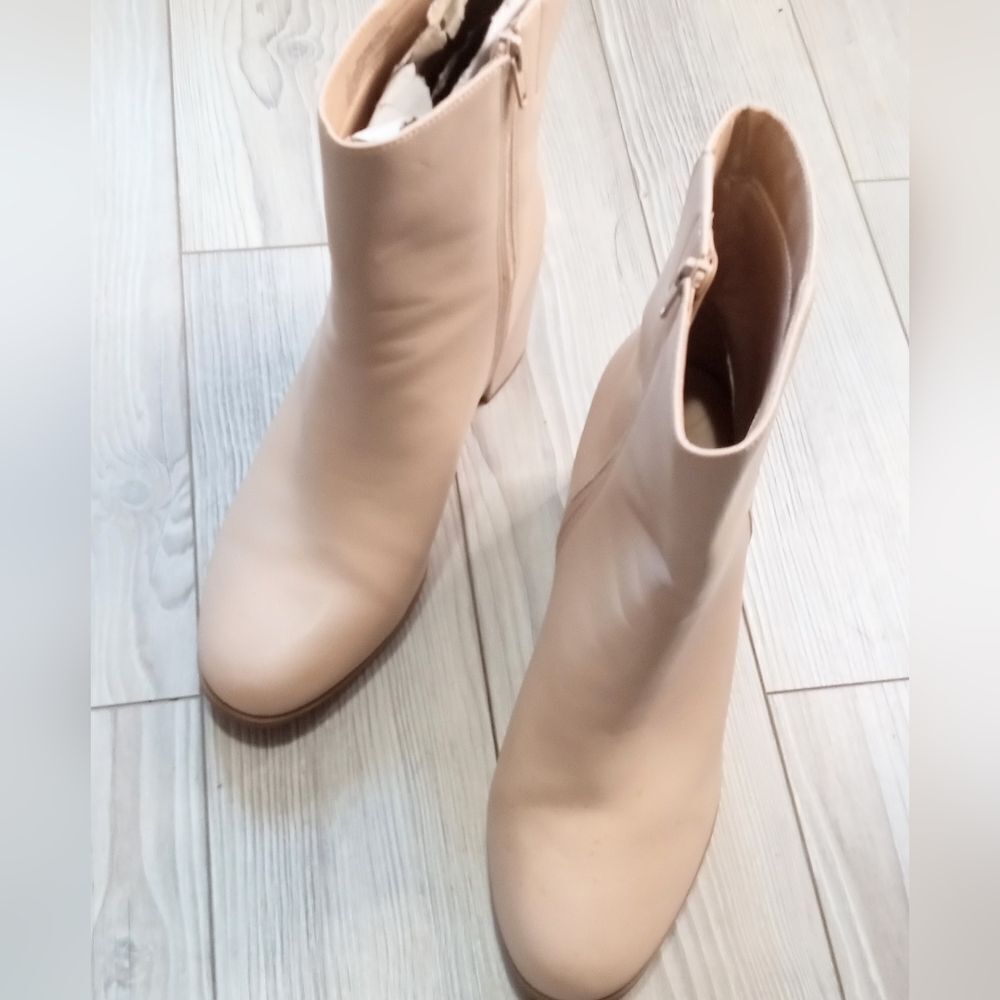 (67-4146)   Women's Boot  Sz 11